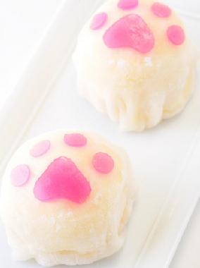 日本推出可爱“猫爪肉球蛋糕”